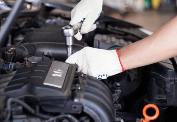 6_Costly_and_Dangerous_Problems_Of_Not_Decarbonizing_Your_Engine_Photo_Blog_1_1080x-1-1024x510-1-compressed